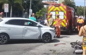 Colisão entre moto e carro deixa uma pessoa ferida em Cabo Frio