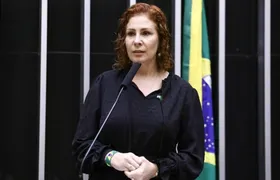 Contas bancárias de Carla Zambelli são bloqueadas a pedido de Moraes