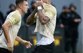 Coutinho joga 30 minutos, sente desconforto e vira dúvida para o próximo do Vasco