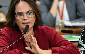 Damares diz que Bolsonaro pode morrer na prisão por fragilidade de saúde