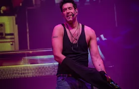 Daniel Del Sarto faz sucesso com peça saudosista e musical