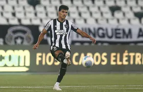 Danilo Barbosa, volante do Botafogo, é alvo do Santos para 2025