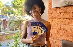 De Niterói, Débora Santos estreia na poesia com o livro Disso não consigo me livrar