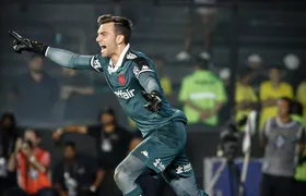 Destaque em disputas de pênalti, Léo Jardim "se paga" só com premiações dos jogos em que decidiu pelo Vasco na Copa do Brasil