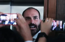 Eduardo Bolsonaro diz que não vai renunciar ao mandato de deputado
