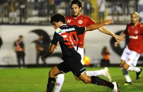 Em confronto contra o Inter, em 2010, Coutinho comandou vitória do Vasco de virada