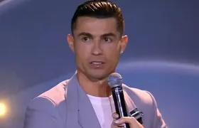 Em premiação, Cristiano Ronaldo diz que Vini Jr. deveria ter ganho a Bola de Ouro