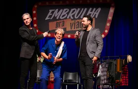 'Embrulha Ao Vivo' leva humor da internet ao Teatro Popular de Niterói