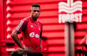 Empresa de John Textor negocia a contratação de Danilo, e volante pode ir para o Botafogo
