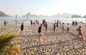 Equipe Ralff Abreu realiza torneio na Praia de Icaraí, em Niterói, neste sábado (11) para 100 atletas