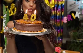 Erika Januza comemora aniversário com festa surpresa e surpreende seguidores nas redes