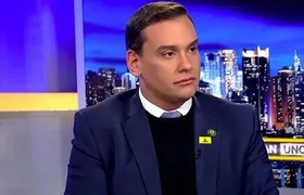 Ex-deputado nos EUA e drag queen no Brasil, George Santos se entrega nos EUA