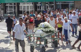 Família se despede de menino que morreu afogado em Maricá; “está sendo muito difícil”