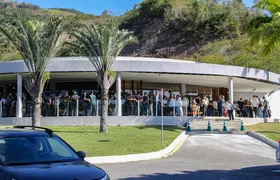Familiares, amigos e políticos se despedem de empresário de Niterói em velório; "foi um excelente ser humano"