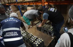 'Farra do Azeite': Cerca de 2 mil garrafas são apreendidas em Rio das Ostras