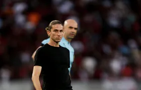 Filipe Luís lamenta queda de rendimento do Flamengo após empate contra o Ceará