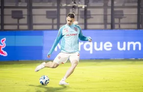 Flamengo recebe e recusa proposta de quase R$ 100 milhões do Leipzig, da Alemanha, por Léo Ortiz