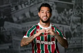 Fluminense anuncia a contratação de Lucho Acosta
