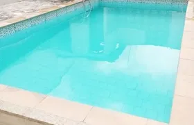 Gêmeos de 1 ano morrem afogados em piscina em Ubá, MG