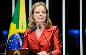 Gleisi Hoffmann defende cassação de Eduardo Bolsonaro: "Não tem o direito de continuar como deputado"
