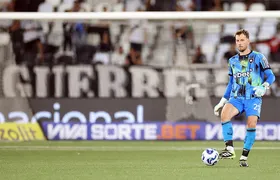 Goleiro Neto deve desfalcar o Botafogo para duelo contra o Mirassol na quarta (17)