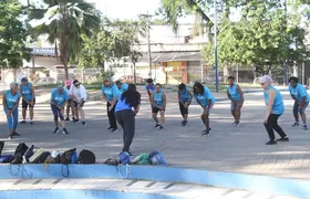 Gonçalenses realizam aulas gratuitas de Tai Chi Chuan na Trindade