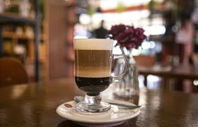 Hoje é o Dia Nacional do Café! Conheça versões tradicionais e 'diferentonas' da bebida mais popular do país