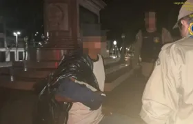 Homem é preso por danificar monumento no Centro do Rio