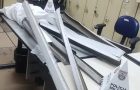 Homem tenta furtar letreiro de mercado em Santa Rosa e termina preso em Niterói