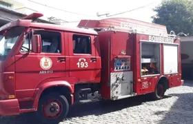 Incêndio atinge prédio do Sindicato dos Arrumadores de Cabo Frio nesta terça-feira