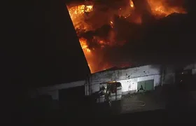 Incêndio em galpão no Rio pode ter sido causado por bomba de combustível