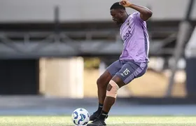 Jeffinho sofre lesão no joelho e não viaja com o Botafogo para a Copa do Mundo de Clubes