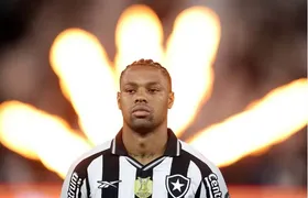 Kaio Pantaleão é desfalque para encarar o Internacional e Botafogo completa lista de relacionados com garotos da base