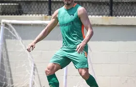 Lateral do Flu reconhece favoritismo do Borussia, mas acredita em boa estreia do Tricolor