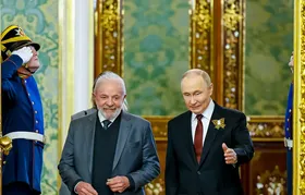 Lula recebe ligação de Putin para conversa sobre Ucrânia e Brics