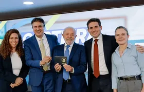 Lula sanciona lei que cria Carteira Nacional do Professor; Saiba como obter o documento