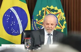 Lula segue internado e fará exames de sangue, diz boletim médico