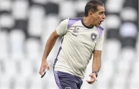 Mesmo pressionado, Renato Paiva segue prestigiado no Botafogo