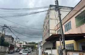Moradores denunciam poste em estado precário com risco de queda no Bairro Antonina, em São Gonçalo