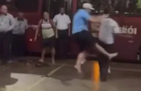 Motorista de ônibus e passageiros brigam no Terminal Rodoviário de Niterói