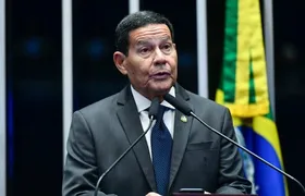 Mourão defende Braga Netto e dispara sobre prisão: 'atropelo das normas legais'