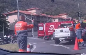 Mulher morre e homem fica ferido após colisão entre moto e ônibus em Niterói