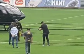 Neymar chega de helicóptero para primeiro treino no Santos