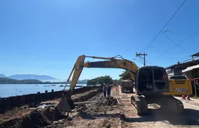 Obras de revitalização da nova orla avançam na Praia das Pedrinhas
