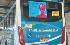 Ônibus no Rio recebem adesivos e cartazes de campanha contra importunação sexual