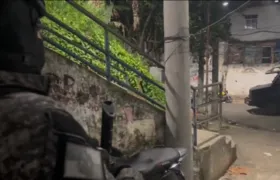 Operação da PM nos morros dos Macacos e do São João fecha escolas na Zona Norte do Rio