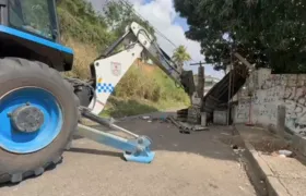 PM faz operação para retirada de barricadas em comunidades de Niterói; vídeo
