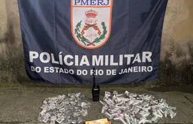 PM prende dois por envolvimento com o tráfico de drogas no Badu, em Niterói; Vídeo