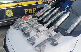 PRF apreende sete fuzis escondidos em painel de carro na Região Serrana do Rio