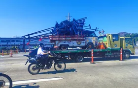 PRF apreende veículo com carga excedente e motorista acaba preso na Ponte Rio-Niterói